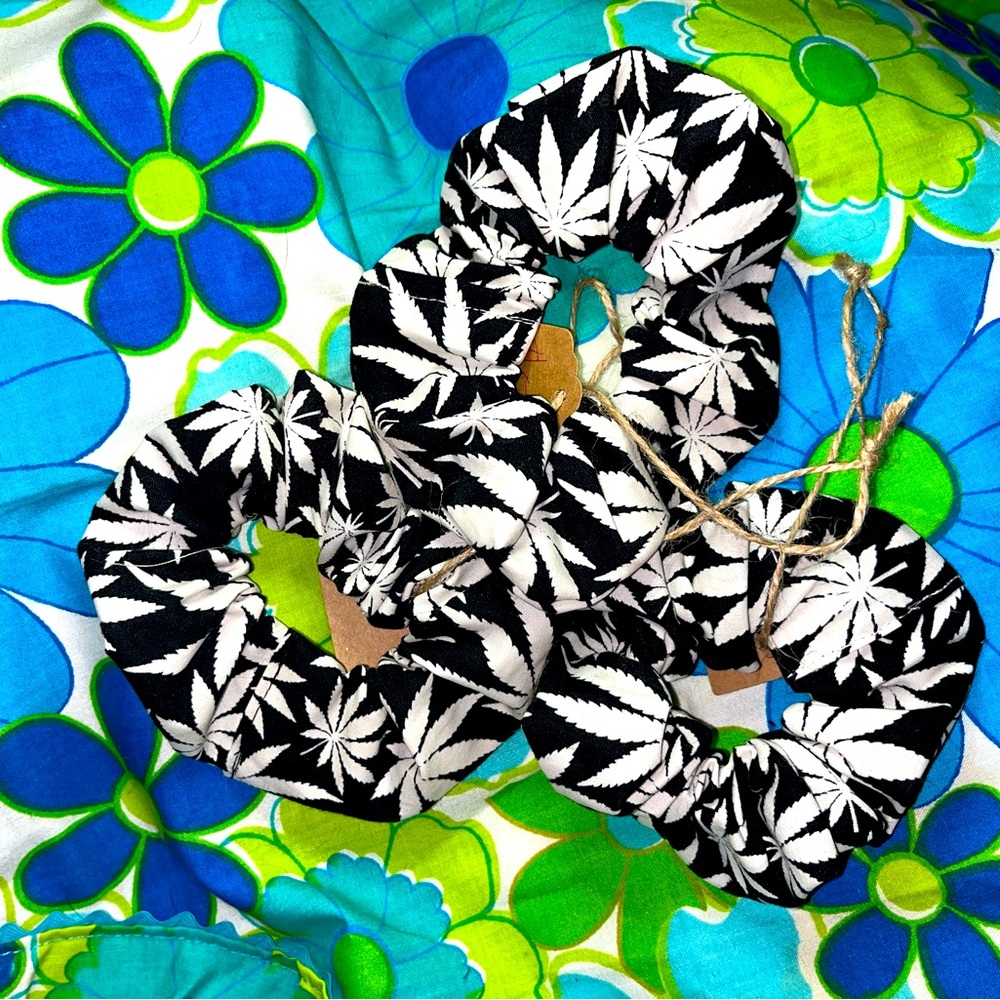 Handmade Canna Gardening Scrunchie